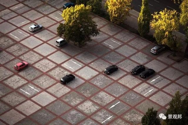 就一个停车位,人家都绞尽脑汁做创意