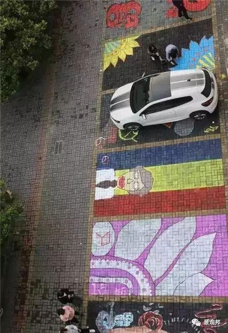 就一个停车位,人家都绞尽脑汁做创意