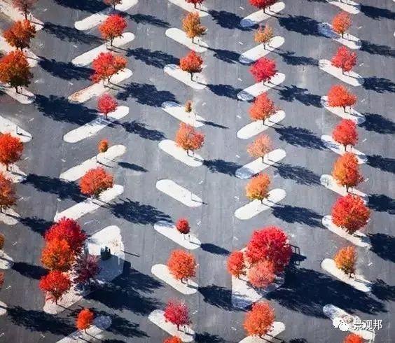 就一个停车位,人家都绞尽脑汁做创意