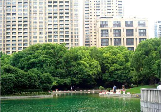 水景──人工湖、溪流与驳岸设计