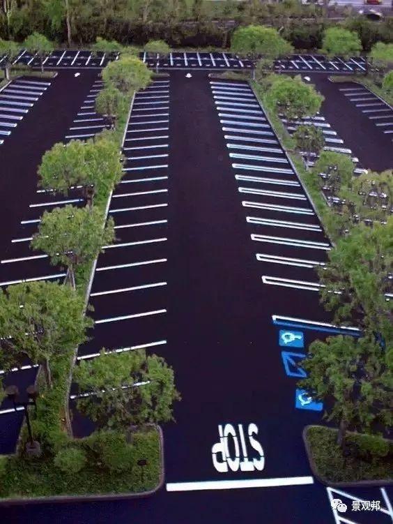 就一个停车位,人家都绞尽脑汁做创意