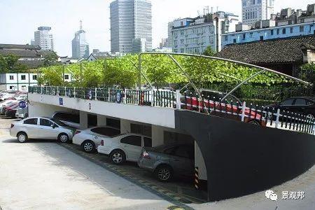 就一个停车位,人家都绞尽脑汁做创意