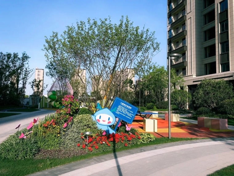 龙湖上海春江天玺大区实景图 (14) 龙湖上海春江天玺大区实景图 (14)