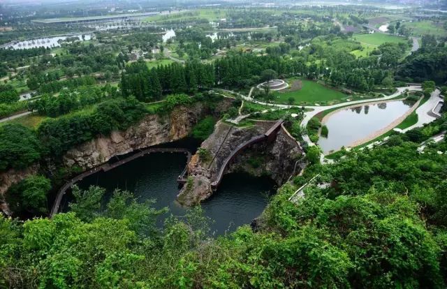 废弃矿坑改造，换来一片最美公园_31