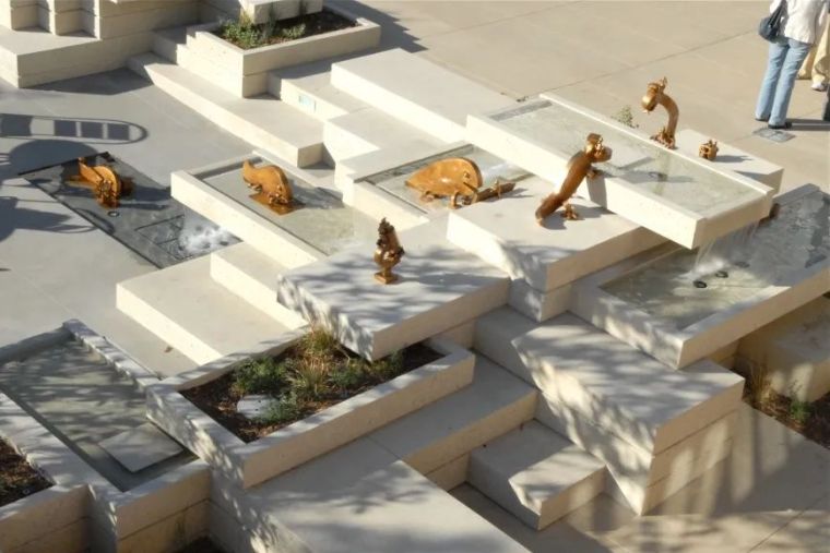 汤姆·奥特内斯 -雕塑形式简化的艺术家 汤姆·奥特内斯 -雕塑形式简化的艺术家