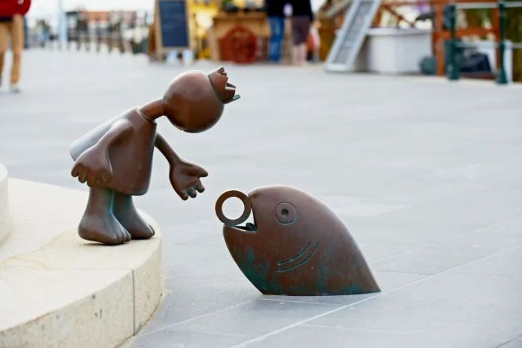 汤姆·奥特内斯 -雕塑形式简化的艺术家 汤姆·奥特内斯 -雕塑形式简化的艺术家