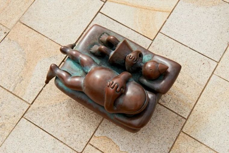 汤姆·奥特内斯 -雕塑形式简化的艺术家 汤姆·奥特内斯 -雕塑形式简化的艺术家