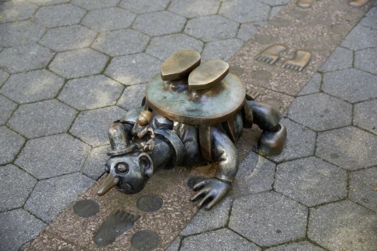 汤姆·奥特内斯 -雕塑形式简化的艺术家 汤姆·奥特内斯 -雕塑形式简化的艺术家