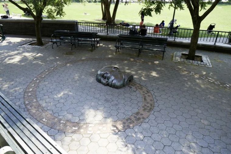 汤姆·奥特内斯 -雕塑形式简化的艺术家 汤姆·奥特内斯 -雕塑形式简化的艺术家