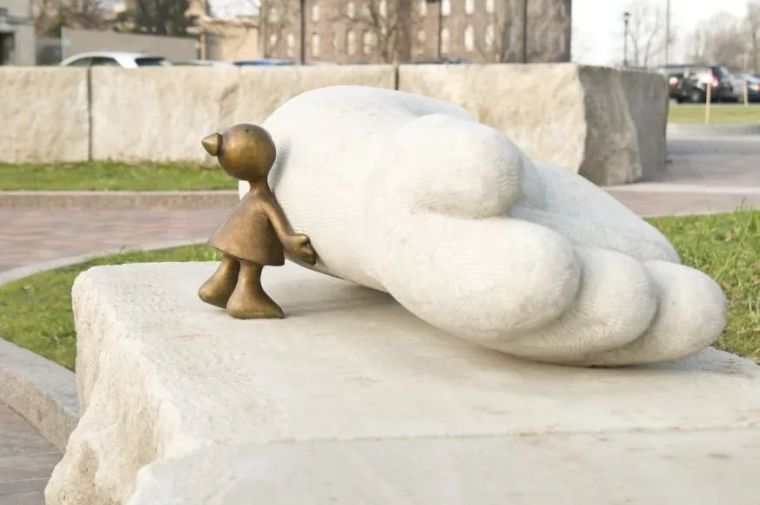 汤姆·奥特内斯 -雕塑形式简化的艺术家 汤姆·奥特内斯 -雕塑形式简化的艺术家