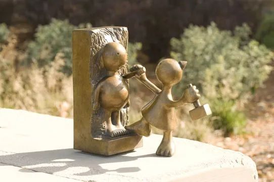 汤姆·奥特内斯 -雕塑形式简化的艺术家 汤姆·奥特内斯 -雕塑形式简化的艺术家