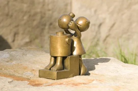 汤姆·奥特内斯 -雕塑形式简化的艺术家 汤姆·奥特内斯 -雕塑形式简化的艺术家