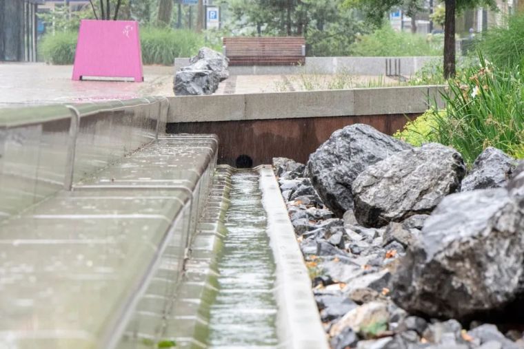 Grotestraat Nijverdal——名副其实的海绵街道 Grotestraat Nijverdal——名副其实的海绵街道