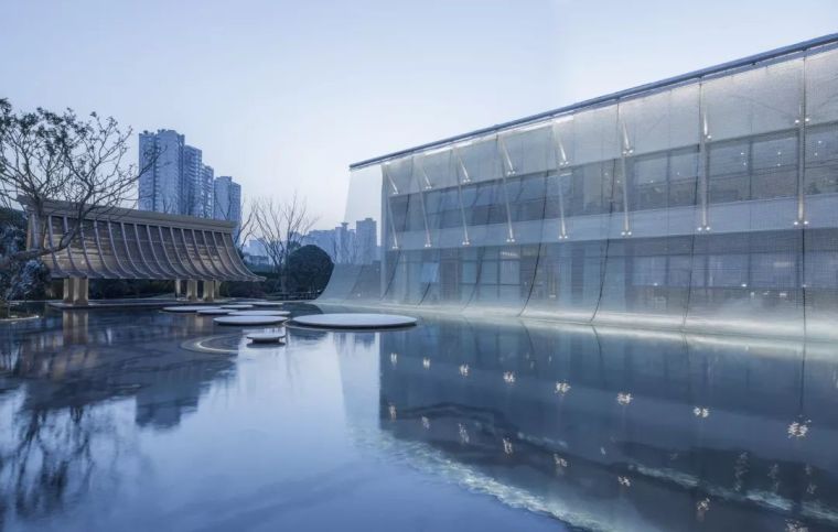 建筑室内景观艺术装置领域的低价材料——金属网 建筑室内景观艺术装置领域的低价材料——金属网