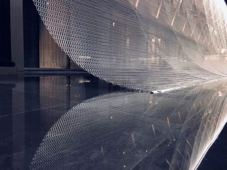 建筑室内景观艺术装置领域的低价材料——金属网 建筑室内景观艺术装置领域的低价材料——金属网