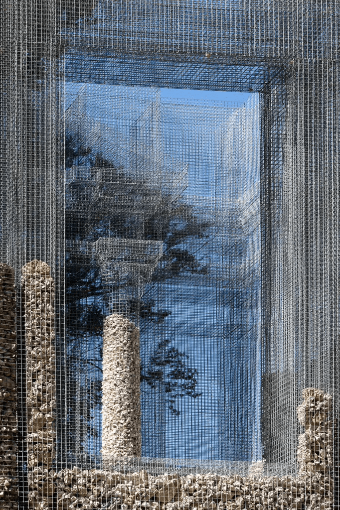 建筑室内景观艺术装置领域的低价材料——金属网 建筑室内景观艺术装置领域的低价材料——金属网