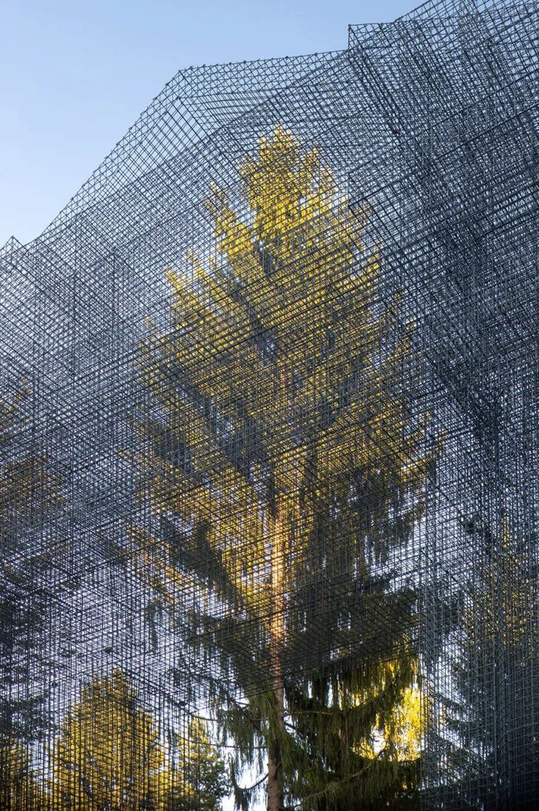 建筑室内景观艺术装置领域的低价材料——金属网 建筑室内景观艺术装置领域的低价材料——金属网