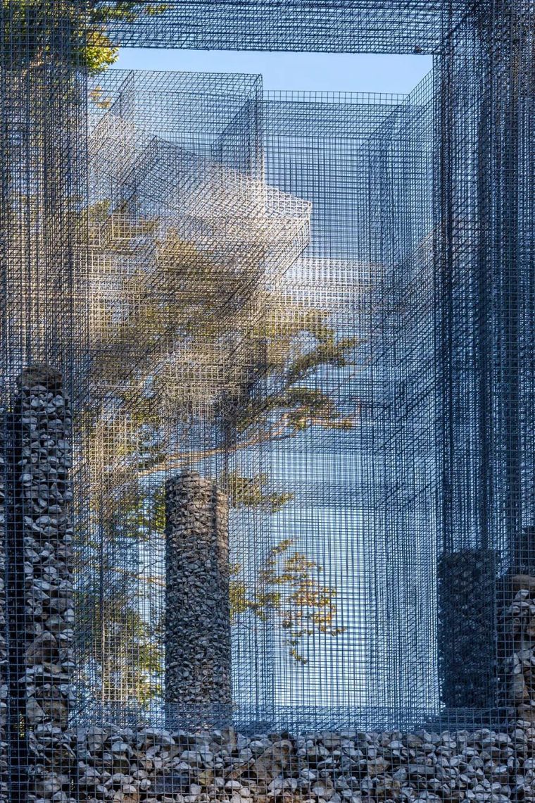 建筑室内景观艺术装置领域的低价材料——金属网 建筑室内景观艺术装置领域的低价材料——金属网