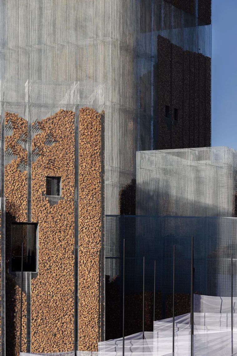 建筑室内景观艺术装置领域的低价材料——金属网 建筑室内景观艺术装置领域的低价材料——金属网