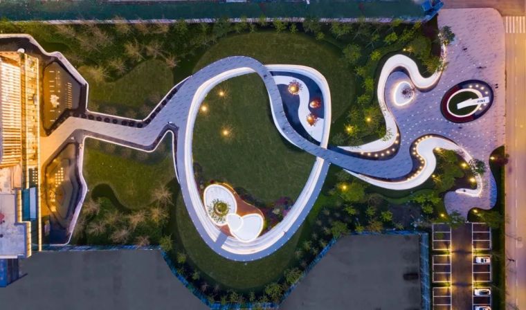将设计美学演绎淋漓尽致的曲线构图
