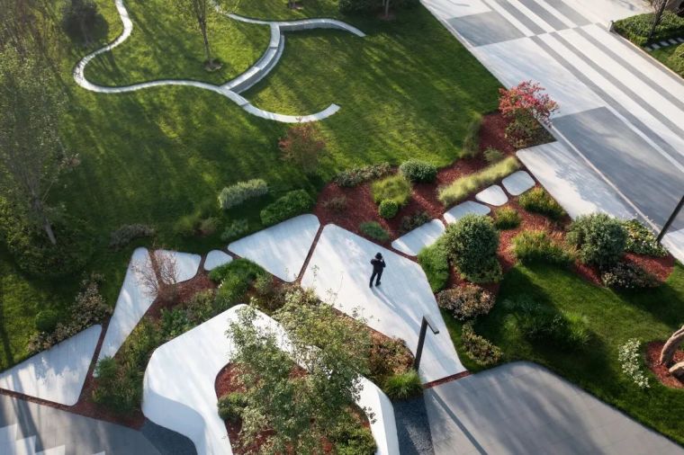 1664531046778714 1664531046778714