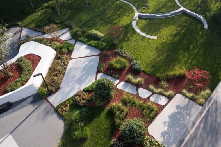 1664531048512317 1664531048512317