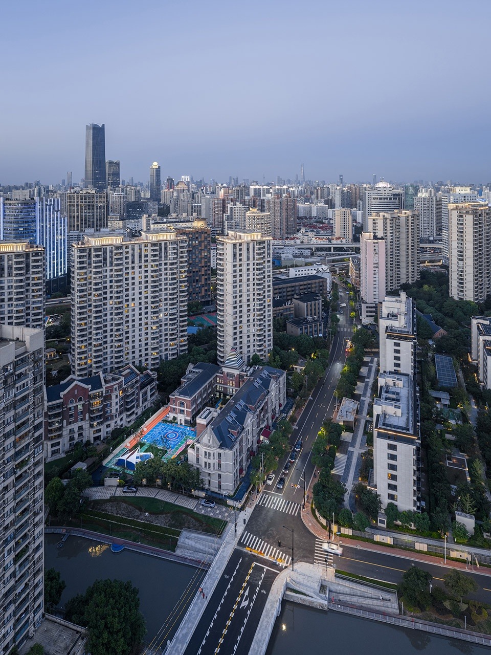 104537nrxuqquemcfcil93