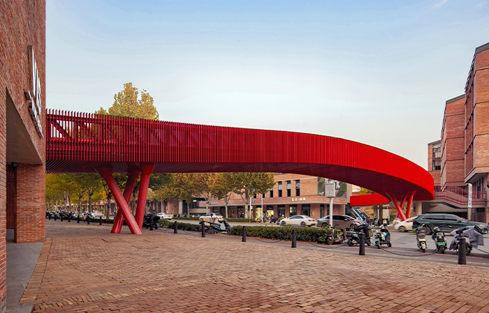 江西景德镇陶溪川红桥：千年瓷都的现代雕塑景观桥-灵感屋